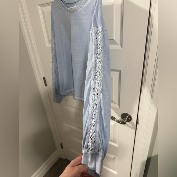 Hollister Blue Long Sleeve T-shirt With Lace Detail Size Medium Women's - Picture 4 of 8